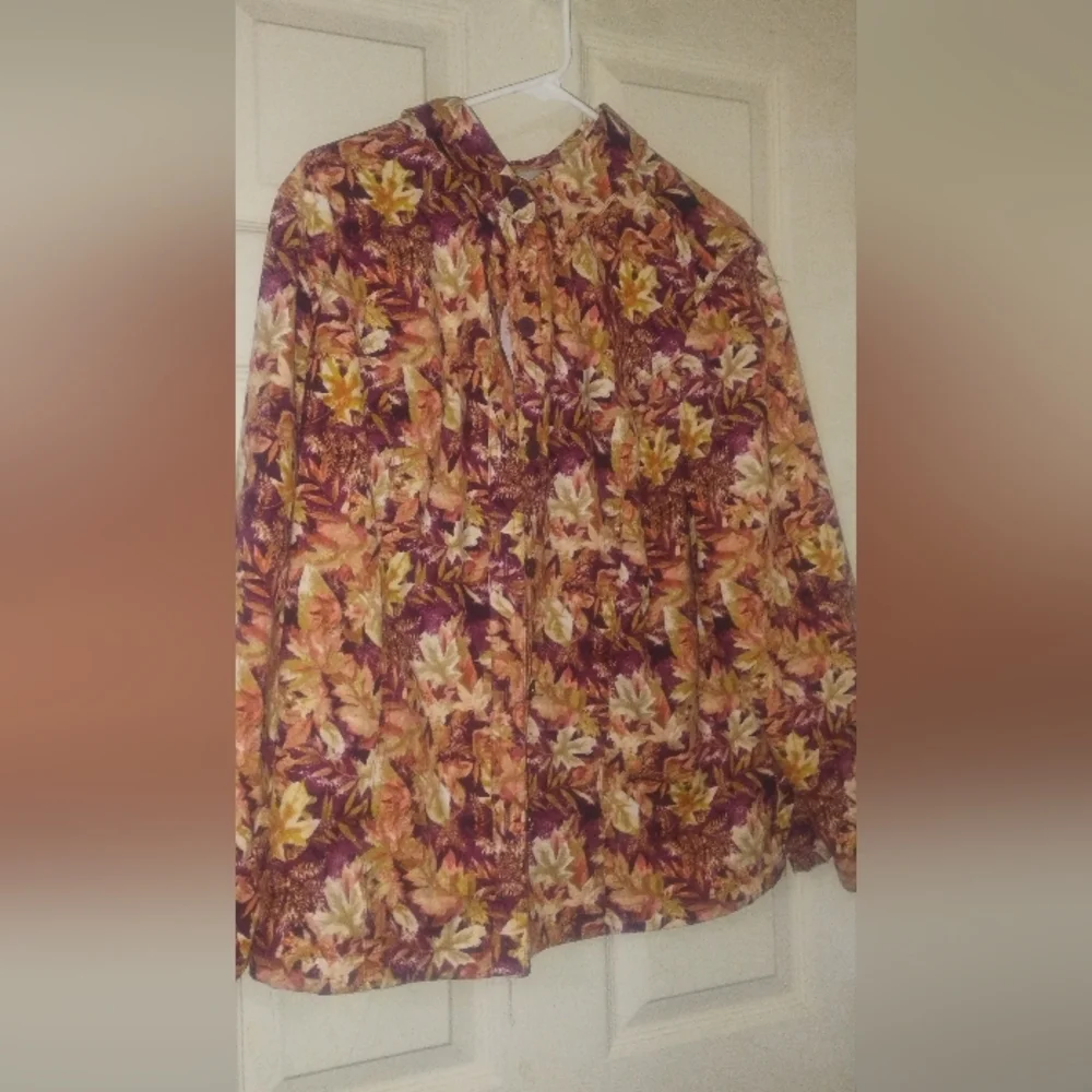 Autumn Leaf Patterned Button-Up Shirt - Picture 3 of 4